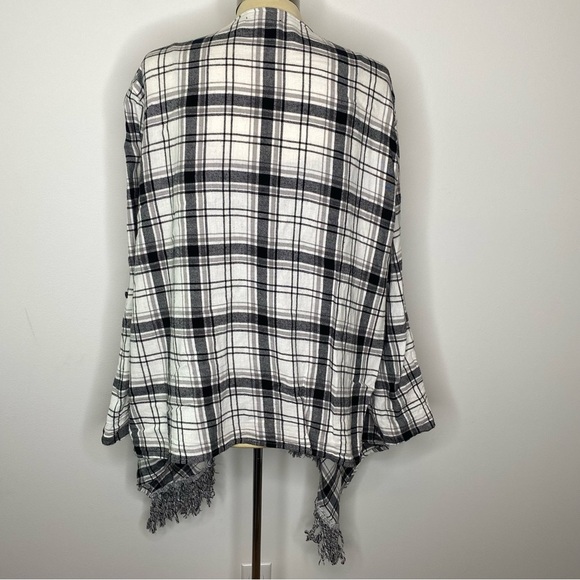 Torrid Black White Gray Wrap Cardigan - Picture 8 of 16